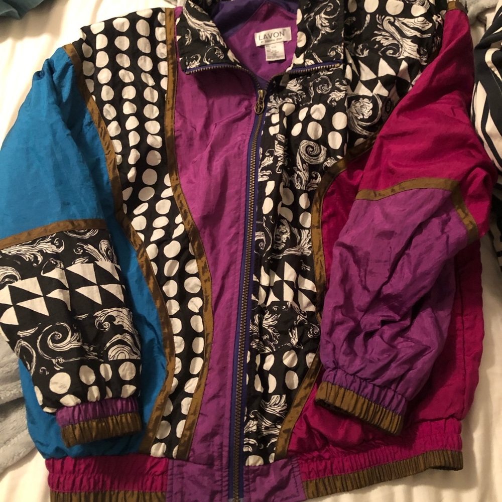 Vintage women’s size M windbreaker jacket.